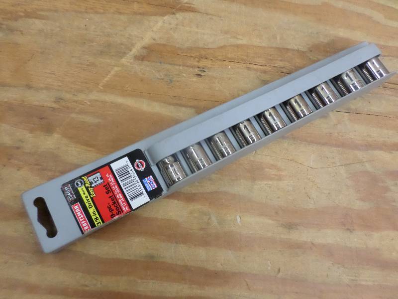 lot 73 image: New Craftsman 9-Piece 38-Drive Me...
