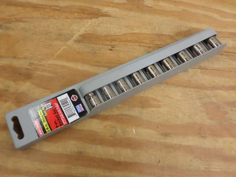 lot 74 image: New Craftsman 9-Piece 38-Drive Me...