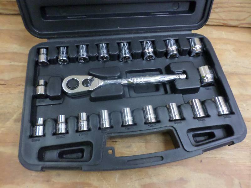 lot 90 image: Unused Stanley 20-Piece 38-Drive ...