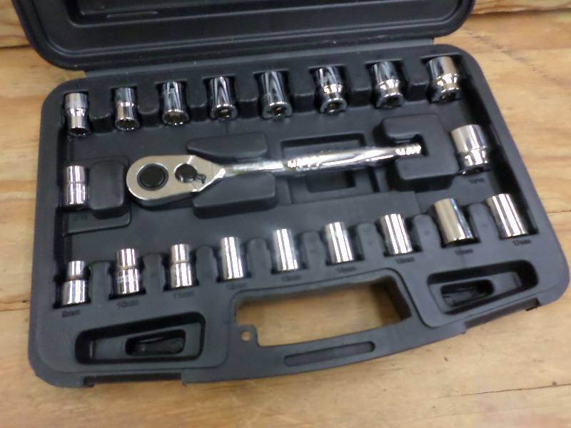 lot 91 image: Unused Stanley 20-Piece 38-Drive ...