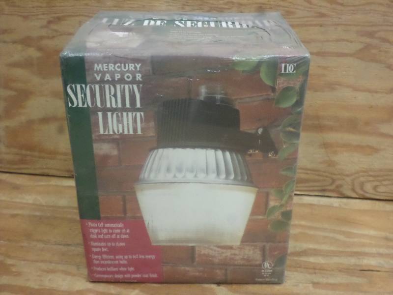 lot 99 image: New Mercury Vapor Security Light ...