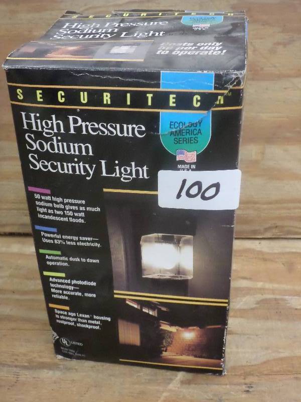 lot 100 image: New High Pressure Sodium Security L...