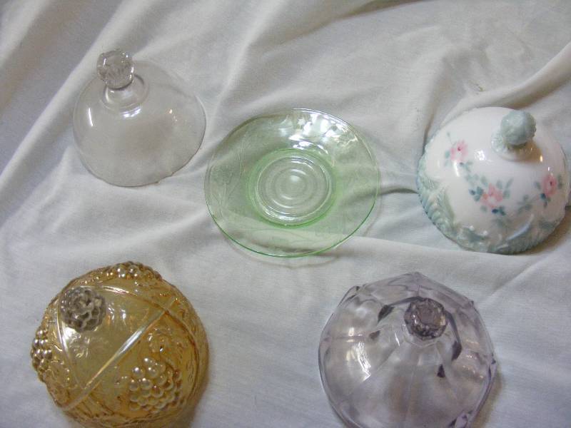 4 Glass Cheese Ball Toppers and Green Glass Plate