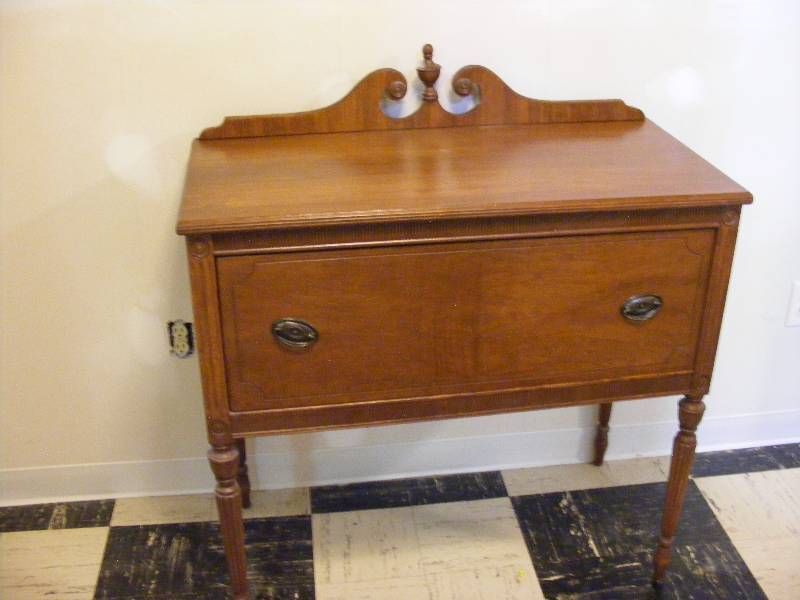 Standing Blanket Chest