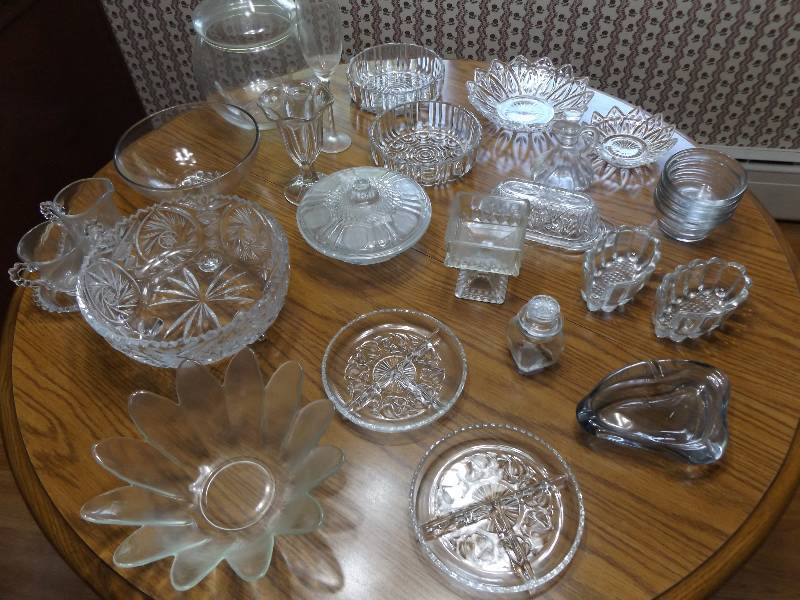 Clear glassware, crystal glassware.