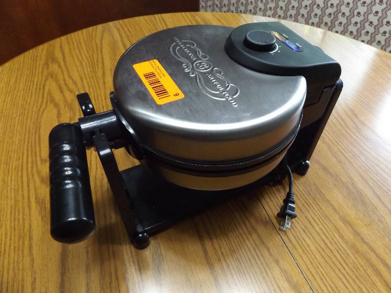 Belgian Waffle Maker (Bellacucine Artful Food)
