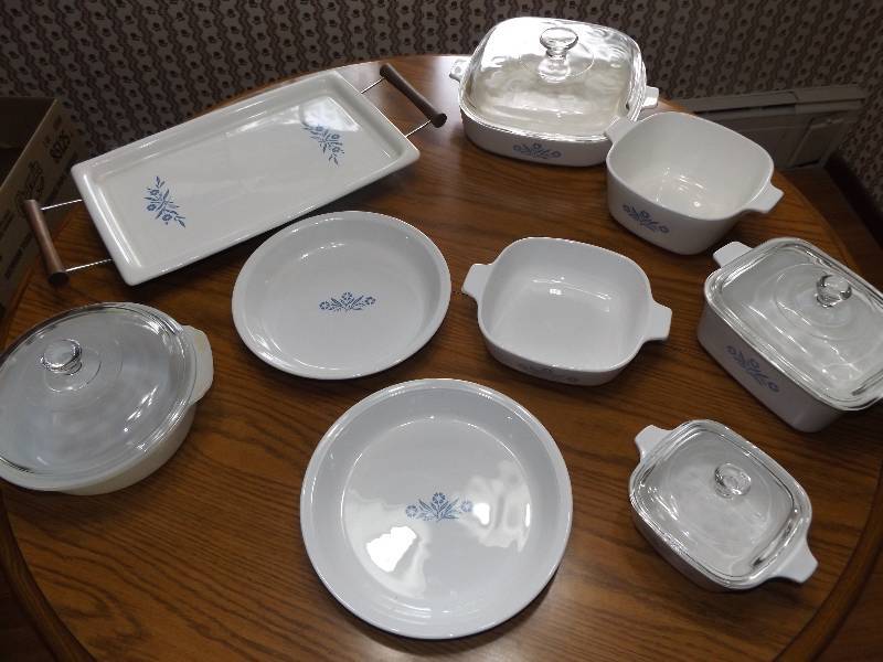 Corningware bakeware 9 pieces wlids.