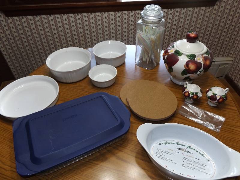 Baking dishes, canister.