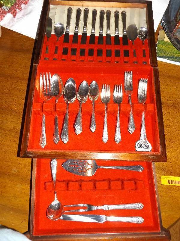 1950s Starlight International Rogers & Bro silverware set in case.