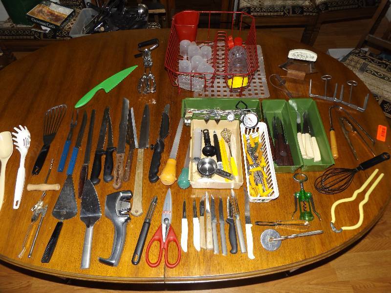 Dish drainer, knives, misc  kitchen utinsils.