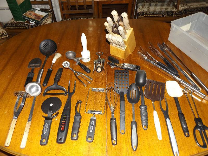 Knife set, kitchen utensils.