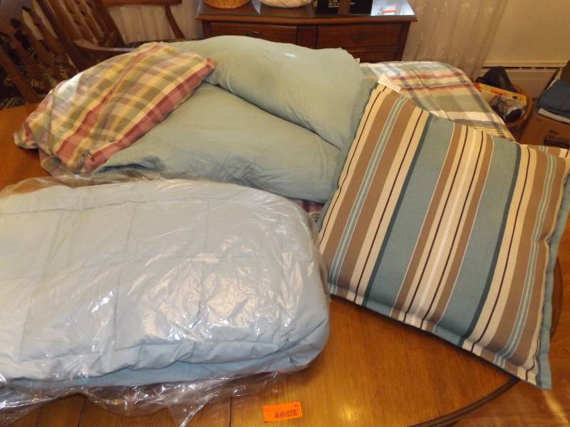 2 feather quilts, 2 pillows