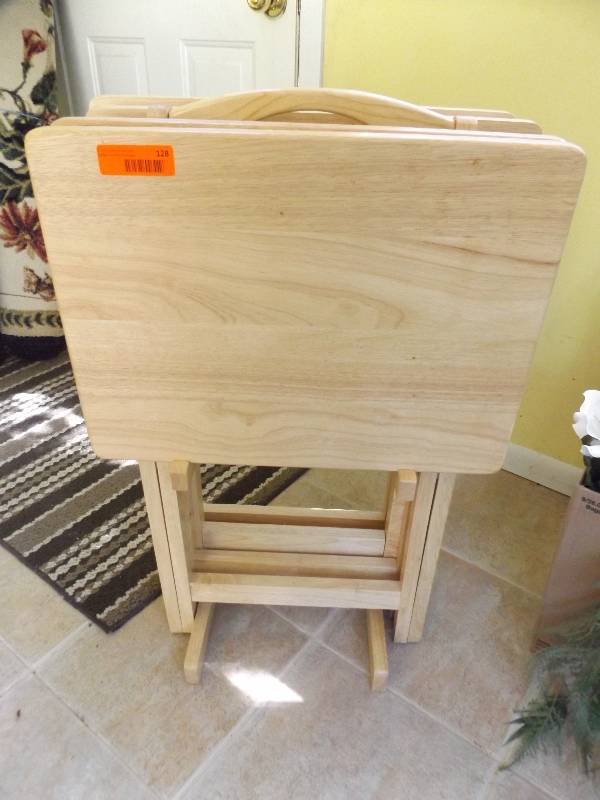Set of 4 tv trays.