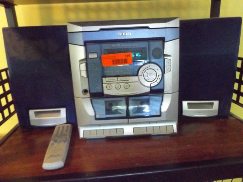 Aiwa stereo CDcassette player with remote.