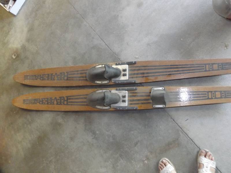Water skis