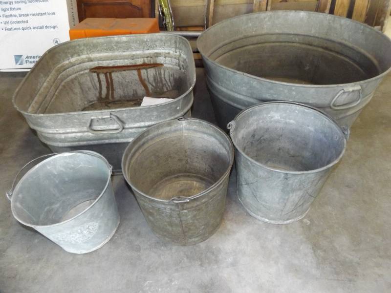 2 galvanized washtubs