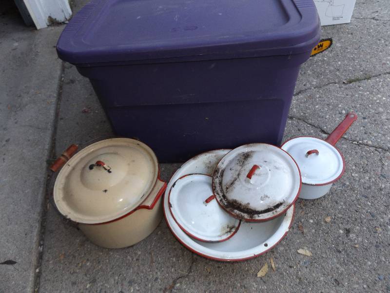 Enamelware items, tote