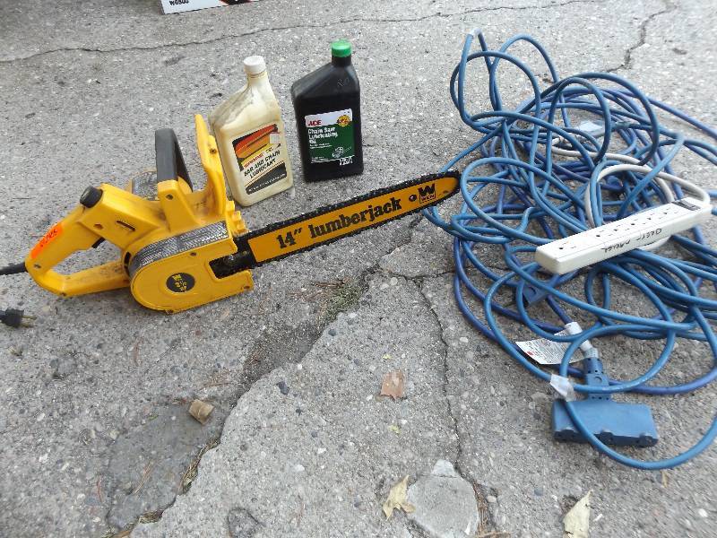 14� Lumberjack electric chainsaw, bar oil, extension cord