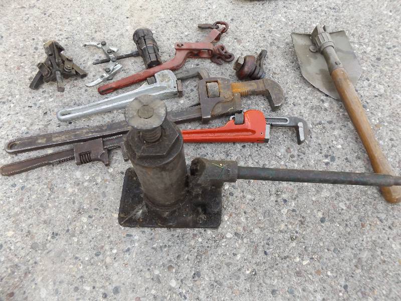 Bottle jack, 4 pipe wrenches, gear pullers, chain binder, folding shovel