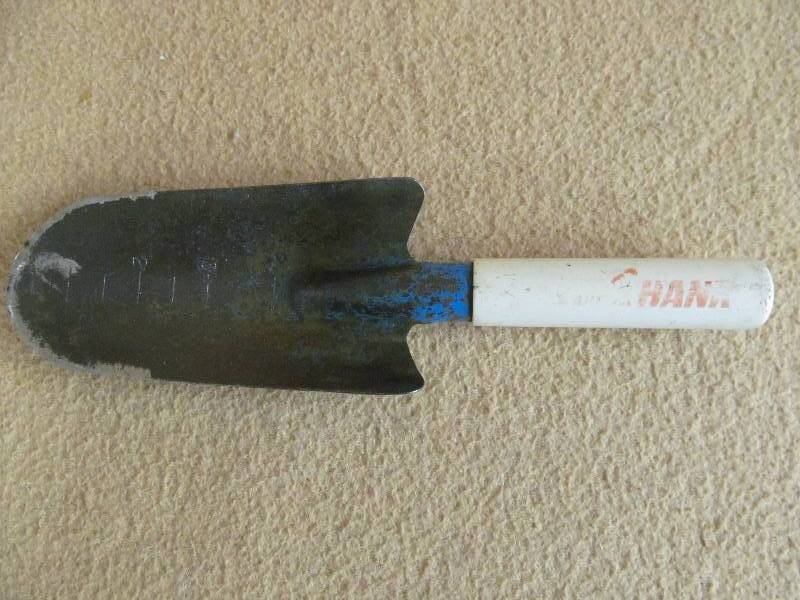 Garden shovel