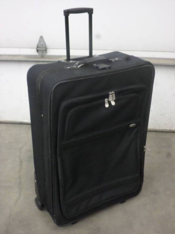 lot 17 image: Travel Gear Rolling Suitcase ...