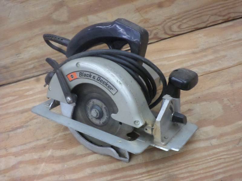 lot 30 image: Black & Decker 7.25 Circular Saw ...