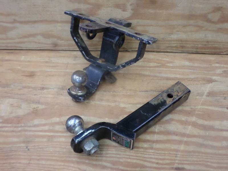 lot 31 image: (2) Hitches With 2 Balls ...