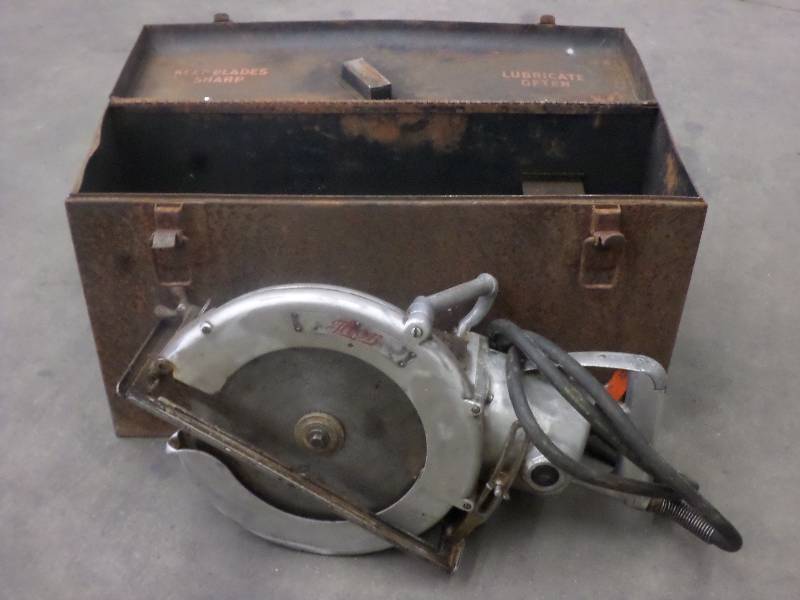 lot 37 image: Thor Industrial 10 Circular Saw Wi...