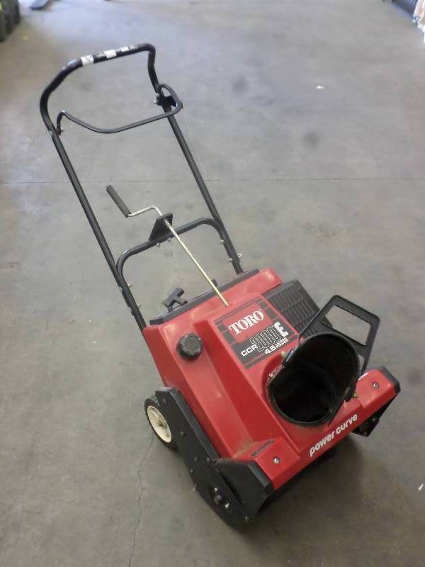 lot 62 image: Toro CCR 2000E 4.5HP Electric Start...