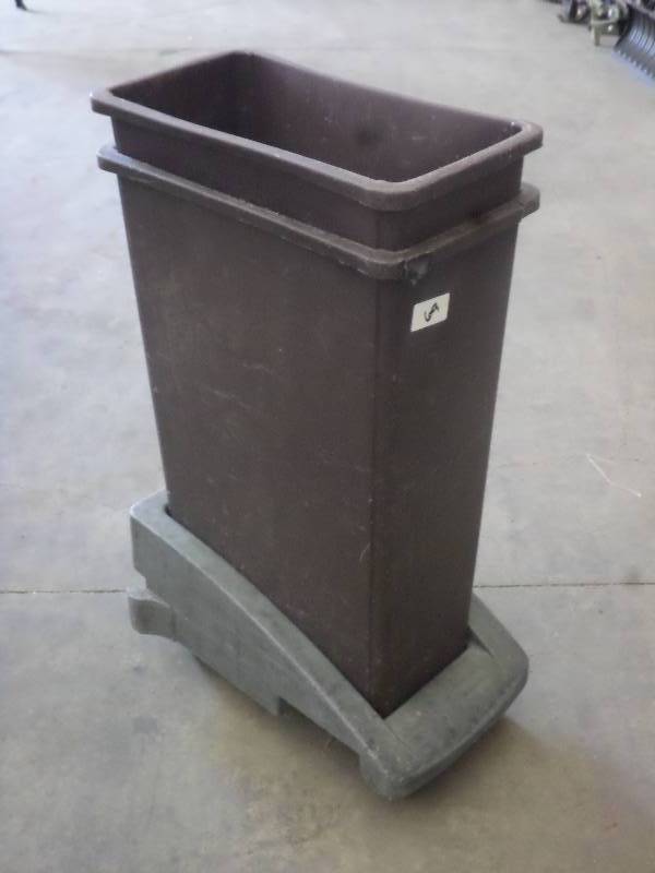 lot 69 image: Rubbermiad Rolling Recycle Bin ...