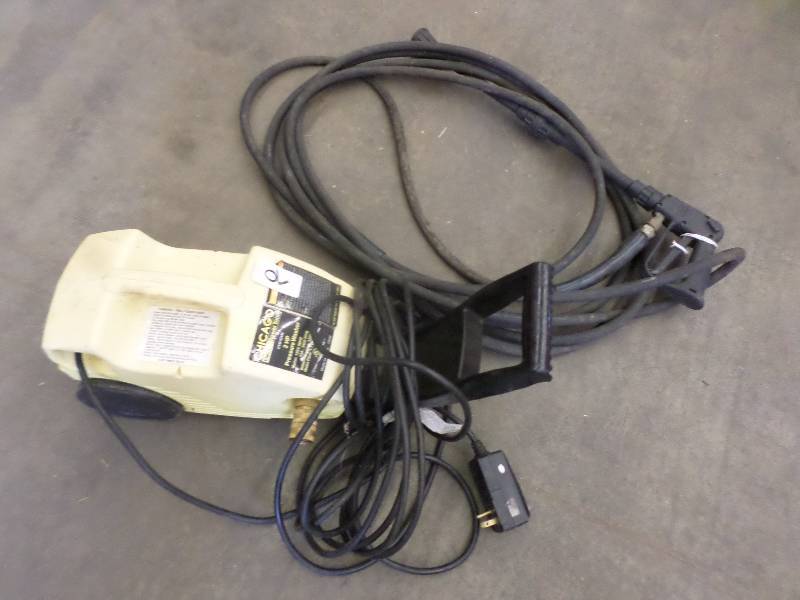 lot 70 image: Chicago Electric 2HP 1300PSI Electr...