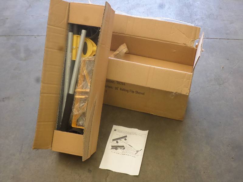 lot 81 image: (3) New 30 Rolling Flip Shovels ...