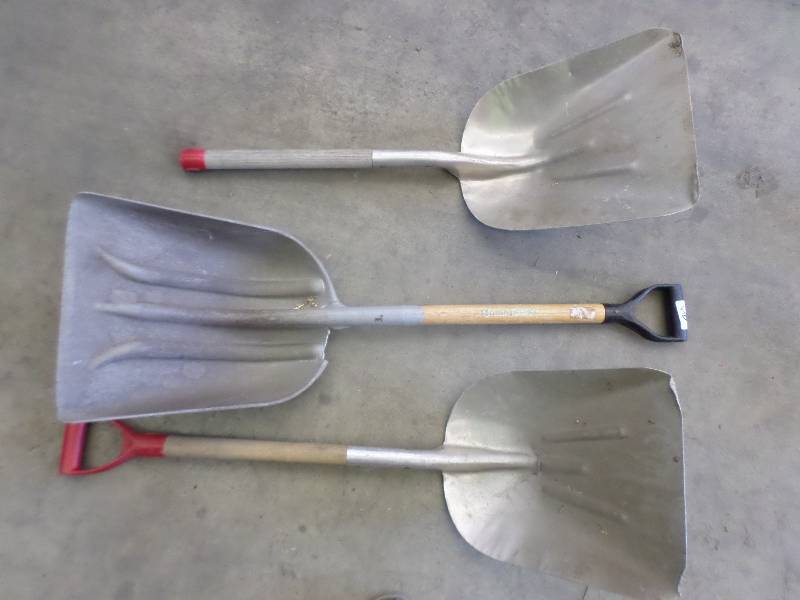 lot 84 image: (3) Scoop Shovels--(2) Broken ...