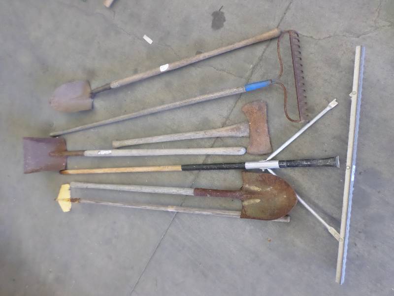 lot 86 image: 7-Piece Lot Of Hand Tools ...