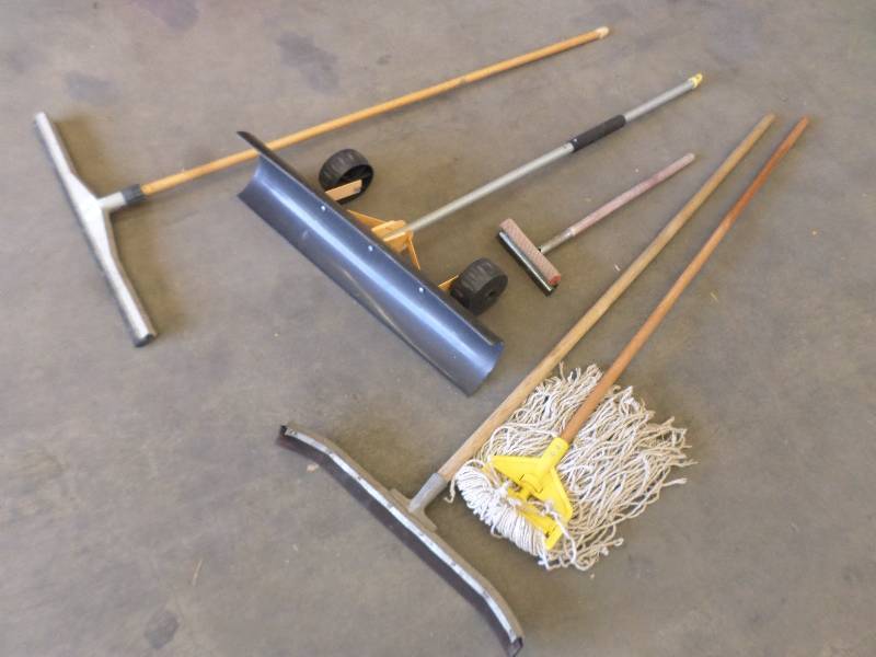 lot 87 image: 5-Piece Lot Of Hand Tools ...