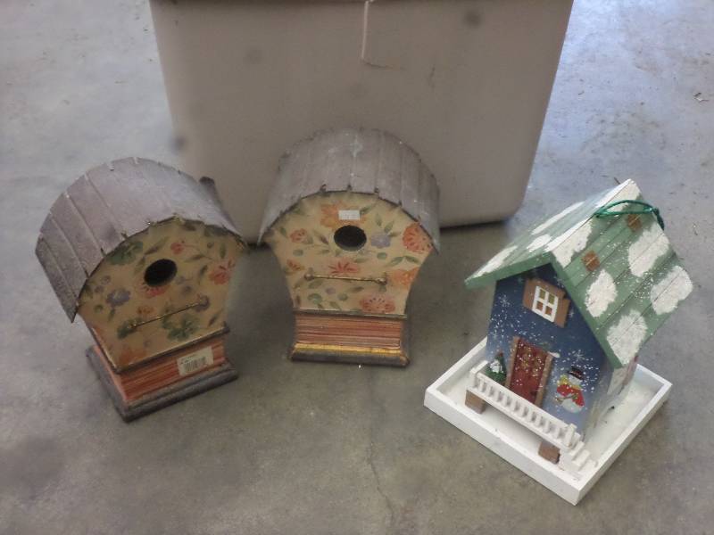 lot 94 image: Lot Of (2) Bird Houses & (1) Bird F...