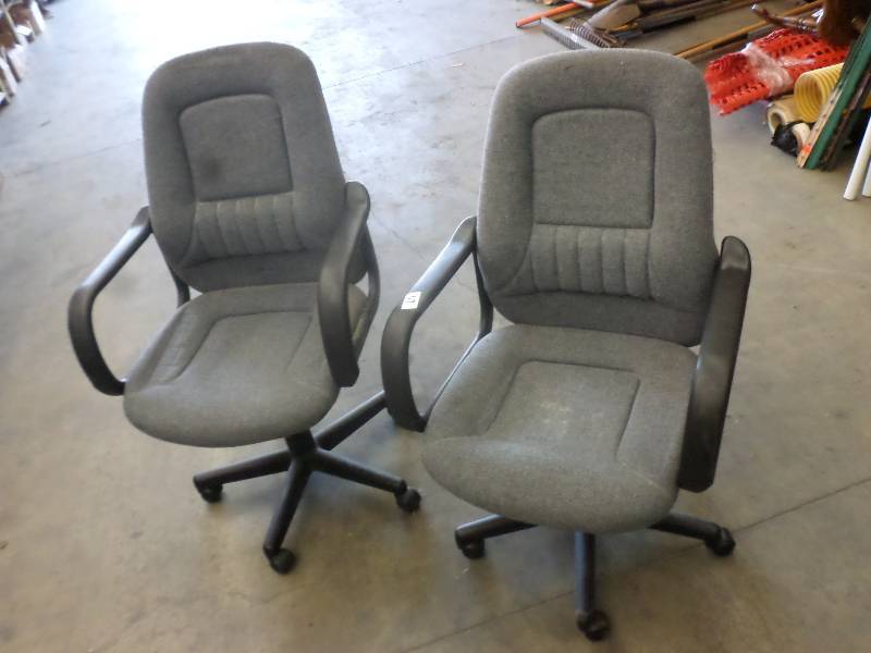 lot 117 image: (2) Adjustable Rolling Office Chair...