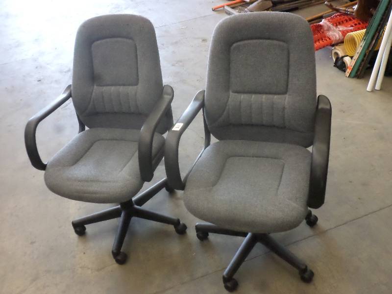 lot 118 image: (2) Adjustable Rolling Office Chair...