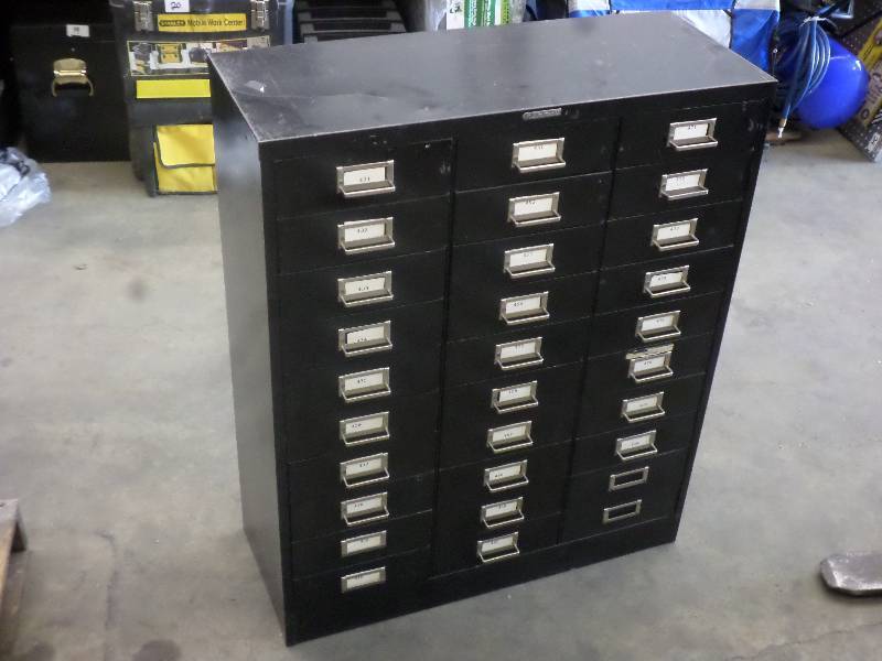 lot 124 image: SteelMaster 30-Drawer 32x36 Steel...
