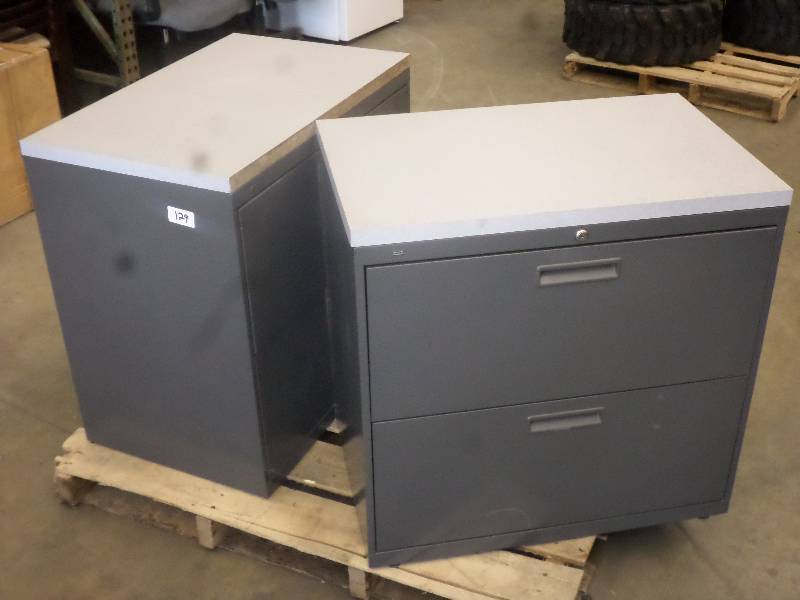 lot 129 image: (2) Hon 2-Drawer File Cabinets ...