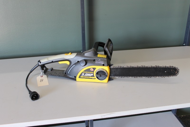 lot 8 image: Electric Chain Saw