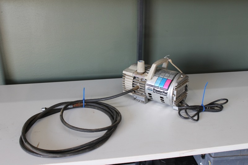 lot 11 image: Air Compressor