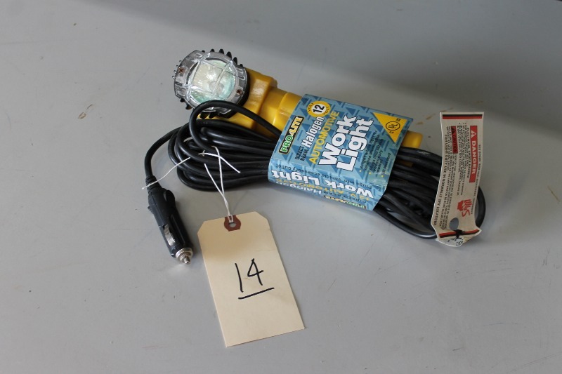 lot 14 image: 12-Volt Work Light