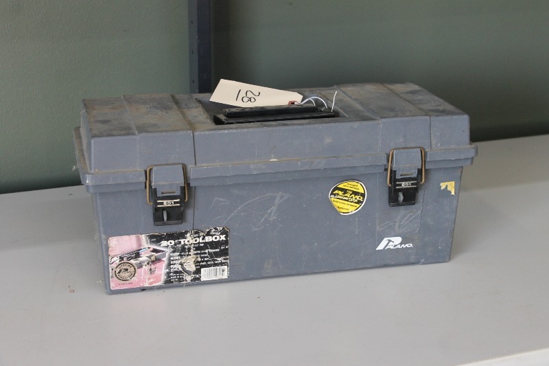 lot 28 image: 20 Tool Box