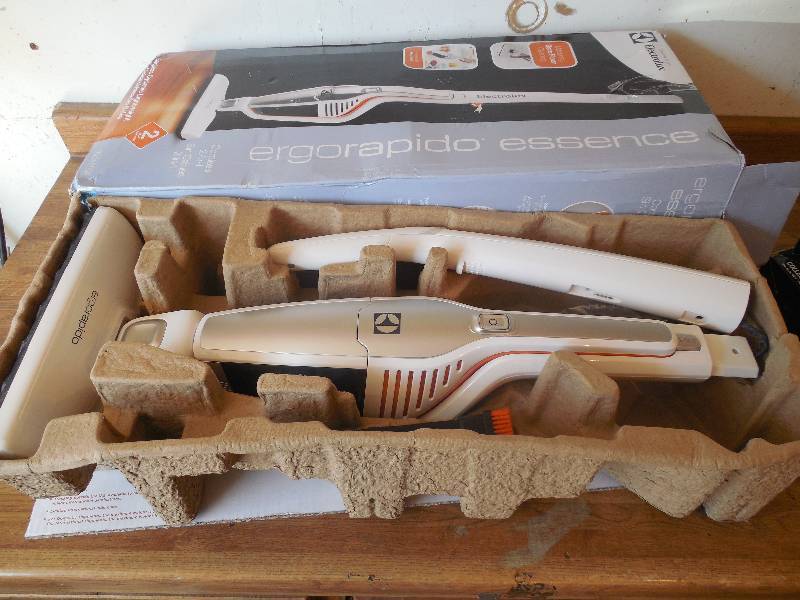 lot 10 image: Electrolux Ergorapido Essence 2in1 Cordless Vacuum Handheld