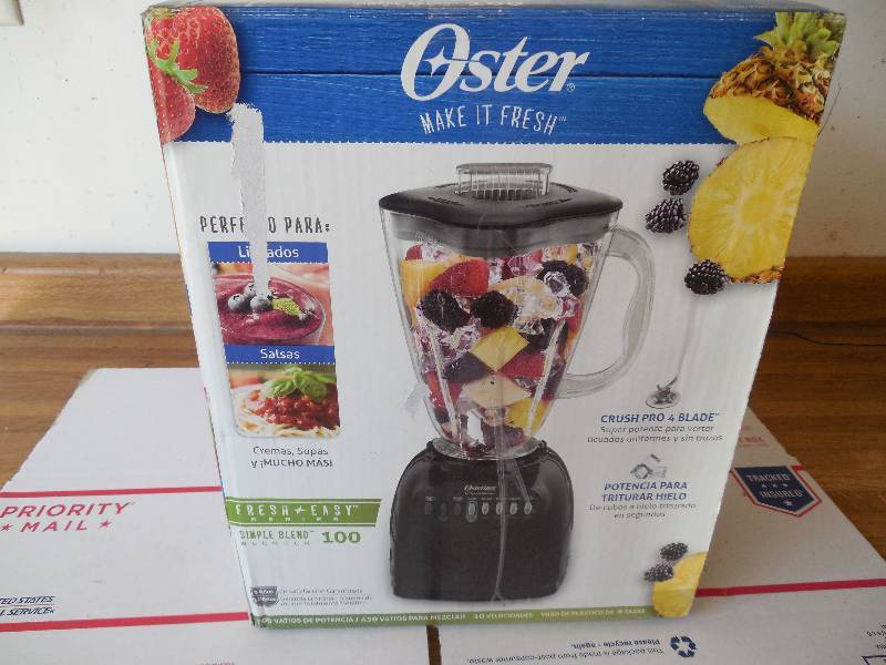 lot 11 image: Oster Cube Blender