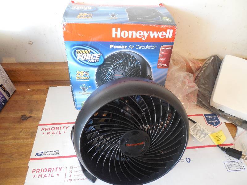lot 26 image: Honeywell TurboForce Air Circulator - Black