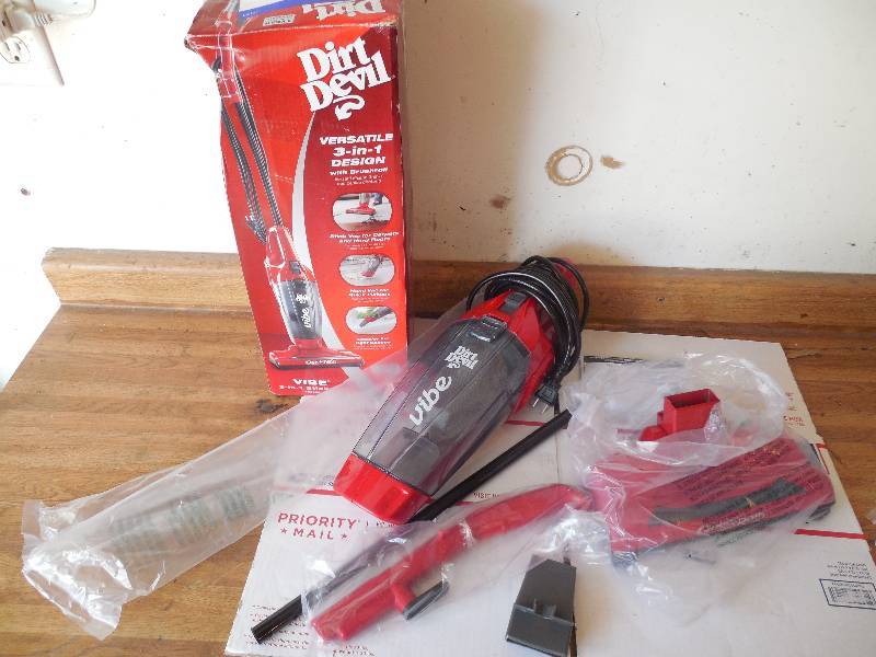 lot 29 image: Dirt Devil Vibe 3-in-1 Corded Bagless Stick Vacuum