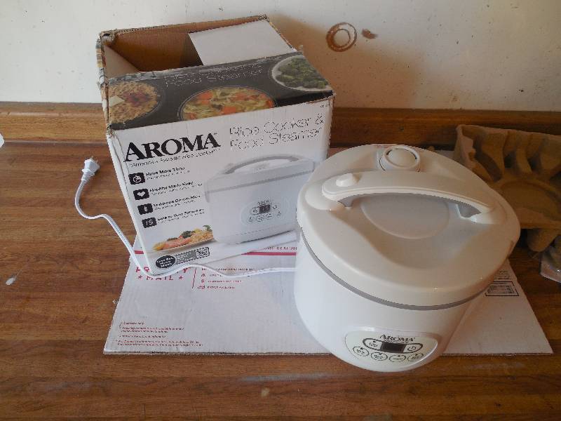 lot 36 image: 12-Cup (Cooked) Digital Cool-Touch Rice Cooker and Food Steamer
