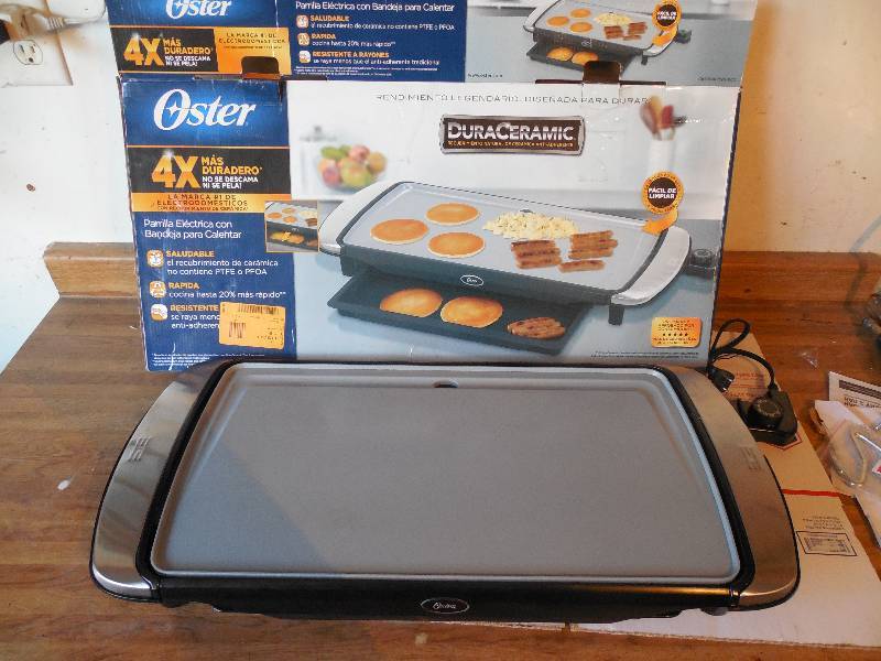 lot 49 image: Oster DuraCeramic 10 x 18-12 Griddle with Warming Tray, Champagne